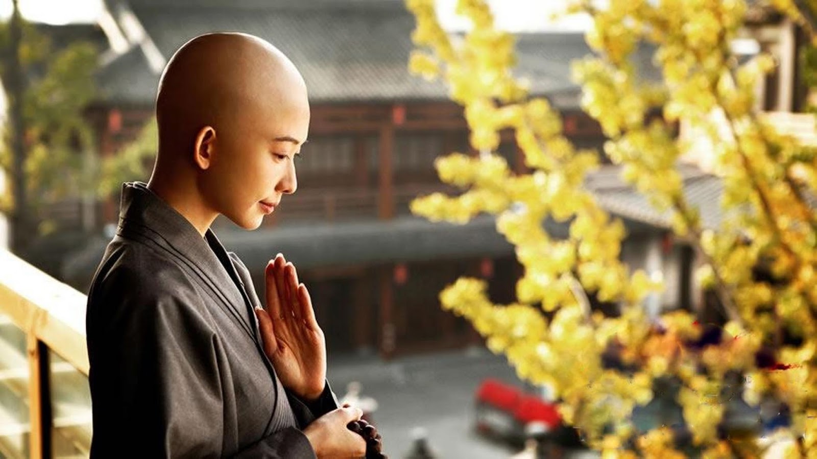 Tuy đã rời xa thế tục nhưng những hình ảnh trong lầu xanh vẫn hiện hữu trong tâm trí và thường ảnh hưởng đến cảnh giới thanh tịnh trong tâm ni cô. (Ảnh: youtube.com)